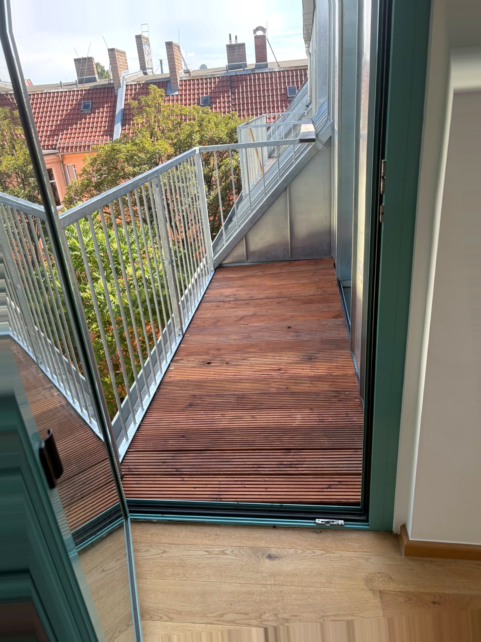 Terrasse mit Holzdeck